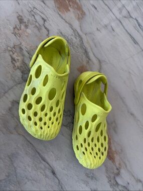 Merrell women’s ' Lightweight Vent Clog - Neon Yellow
